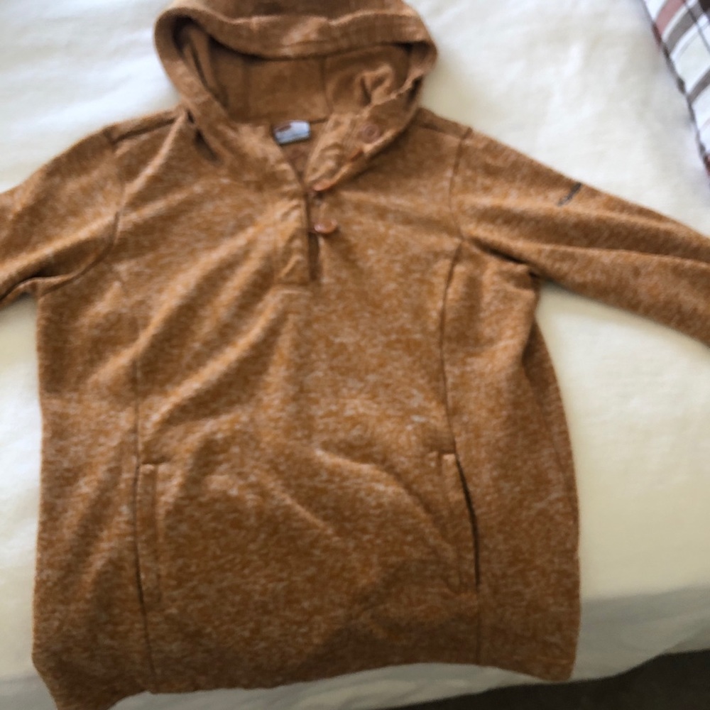Columbia women’s hooded golden sweater with fleece